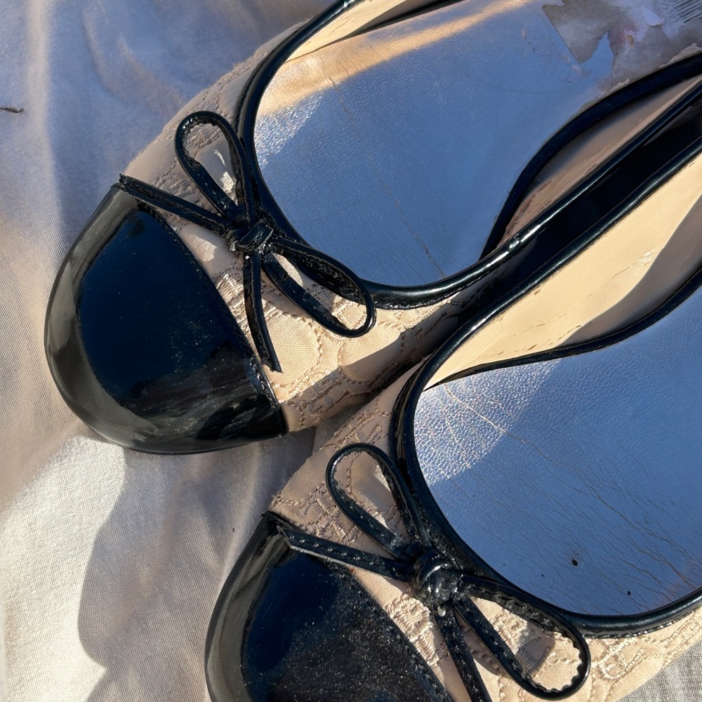 Old Money Cream and Black Flats with Bow - Picture 3 of 4
